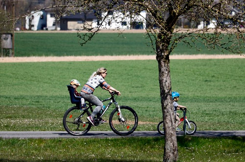 Cmo llevar a los nios en bicicleta y evitar multas